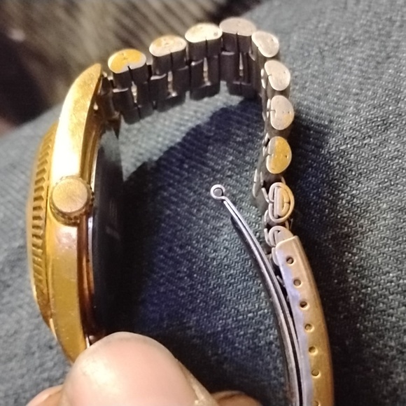 Sergio Valente Gold Classic Presidential Watch - Picture 3 of 8